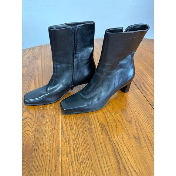 Michelle D size 8M zipper ankle boot. - Picture 2 of 5